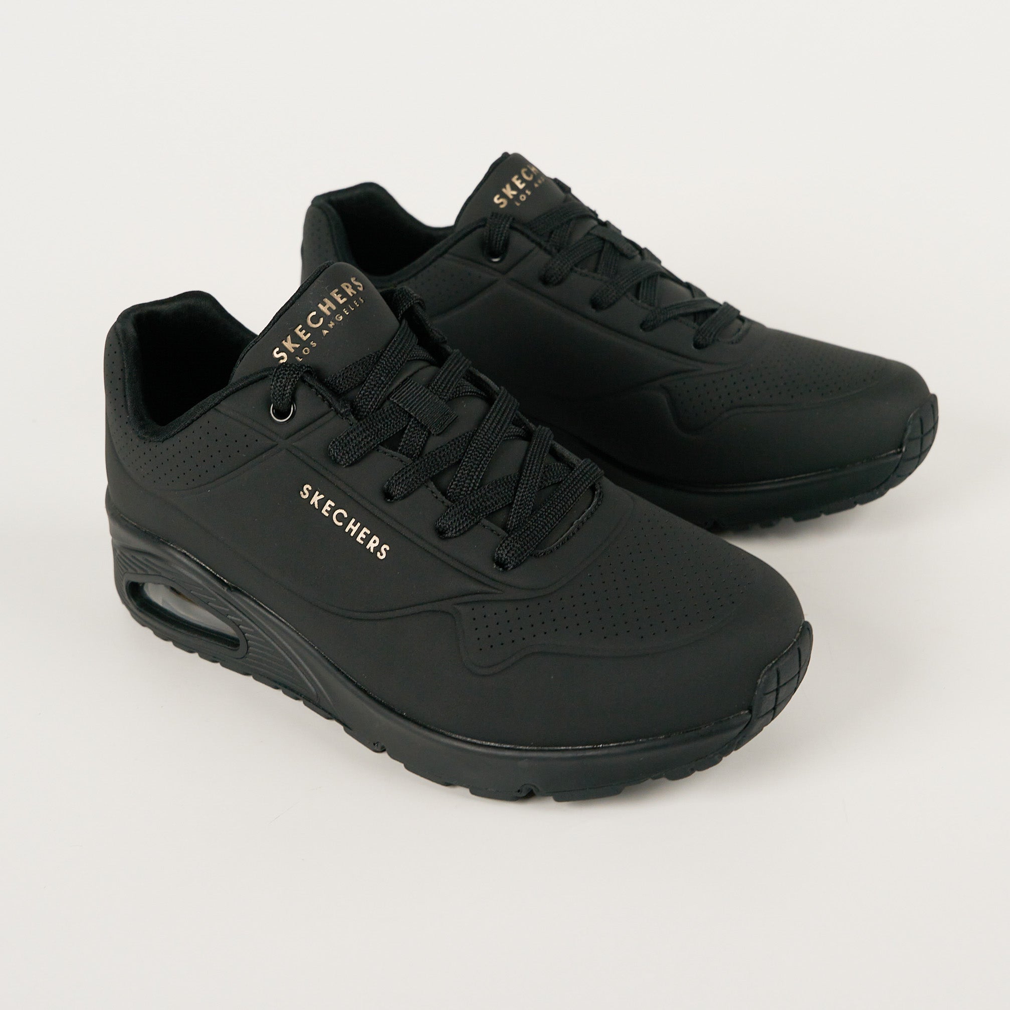 All black skechers shops sneakers